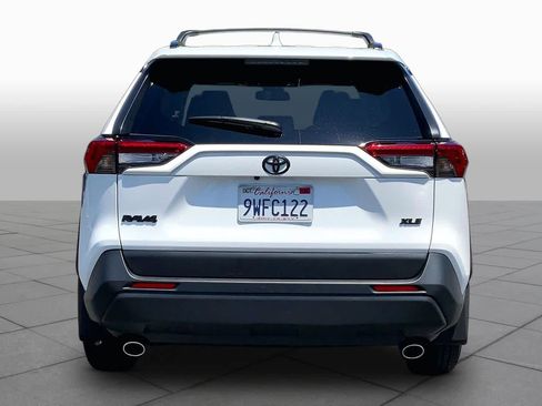 Used 2025 Toyota RAV4 XLE w/ Convenience Package FWD image 4