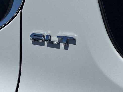Used 2023 GMC Acadia SLT AWD/4WD image 16