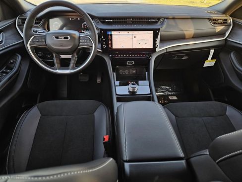 New 2026 Jeep Grand Cherokee L 2WD image 9