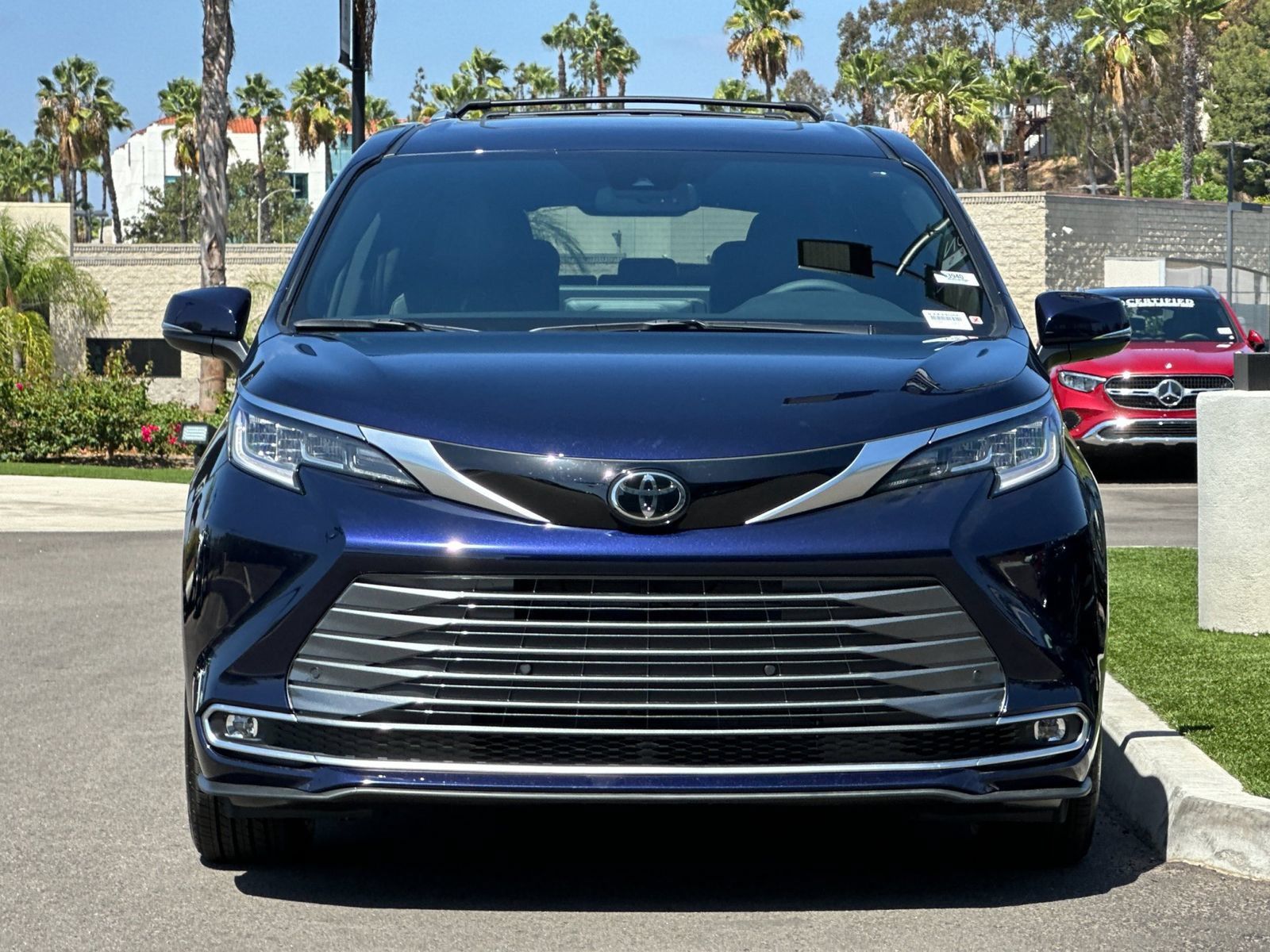 Used 2026 Toyota Sienna Limited FWD image 8