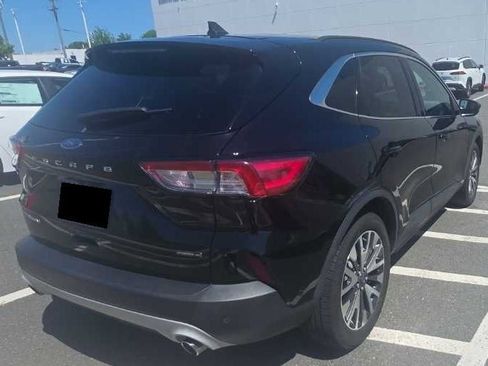 Used 2020 Ford Escape Titanium image 5