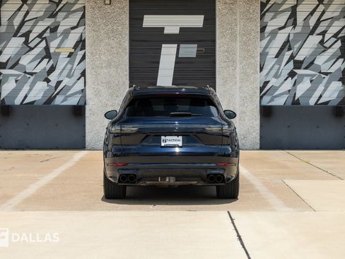 Used 2023 Porsche Cayenne Turbo S AWD/4WD image 13