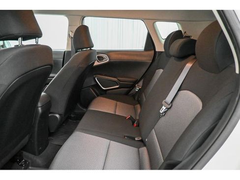 Used 2025 Kia Soul LX image 25