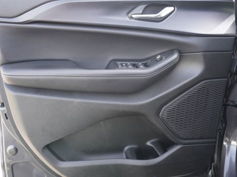 Used 2025 Jeep Grand Cherokee L Laredo image 21