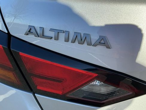 Used 2024 Nissan Altima 2.5 SV image 6
