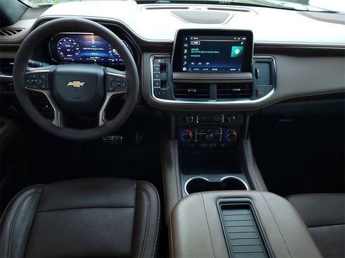 Used 2023 Chevrolet Suburban High Country image 17