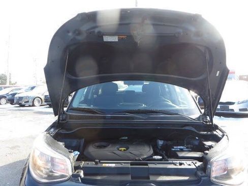 Used 2015 Kia Soul + FWD image 9