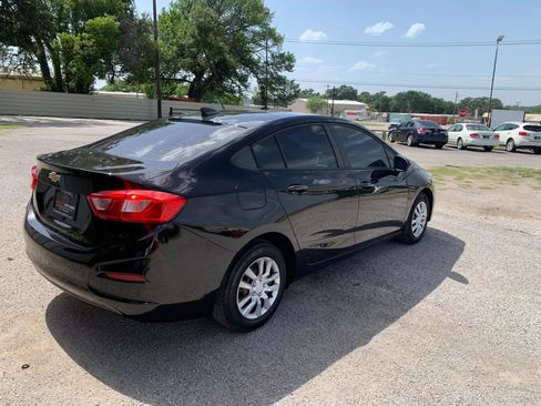 Used 2017 Chevrolet Cruze LS FWD image 7