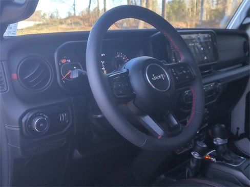 Used 2024 Jeep Wrangler Rubicon image 29