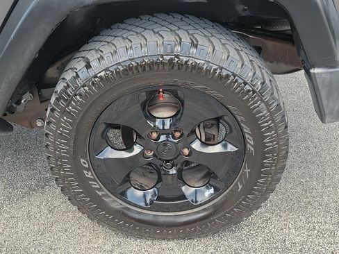 Used 2017 Jeep Wrangler Sport AWD/4WD image 9
