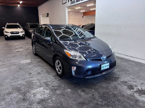 Used 2013 Toyota Prius Two FWD image 2
