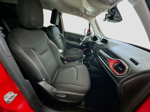 Used 2022 Jeep Renegade Latitude w/ Convenience Group AWD/4WD image 32