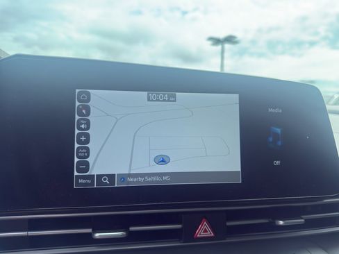 Used 2024 Hyundai Elantra SEL FWD image 18