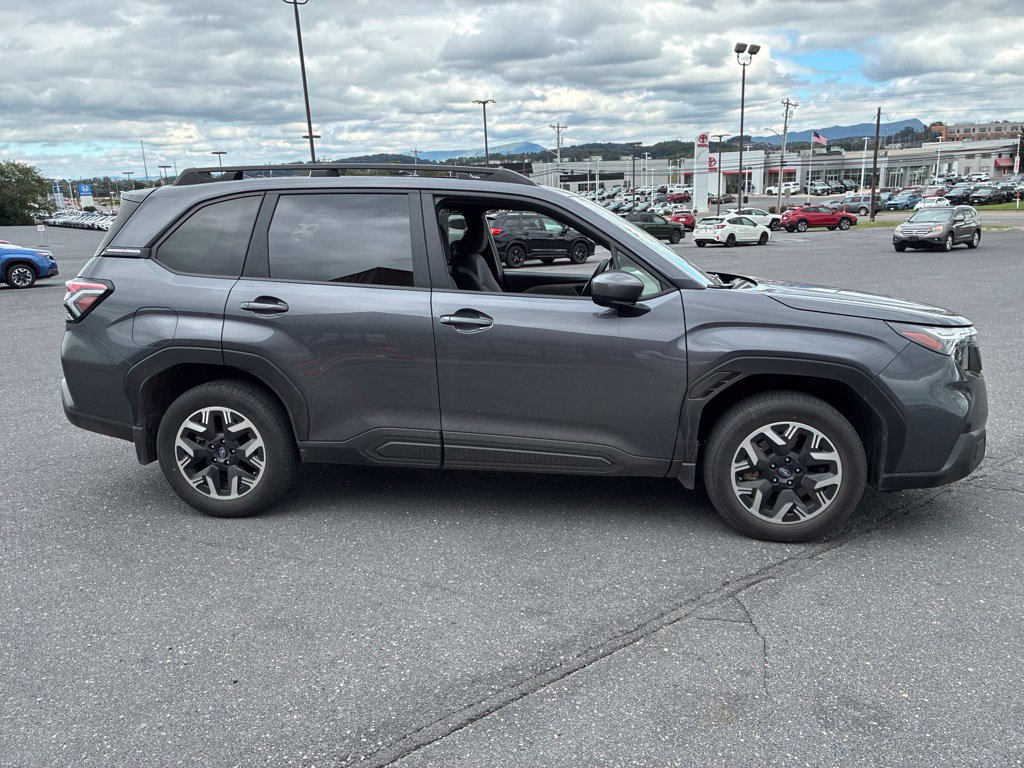 Certified 2025 Subaru Forester Premium AWD/4WD image 5