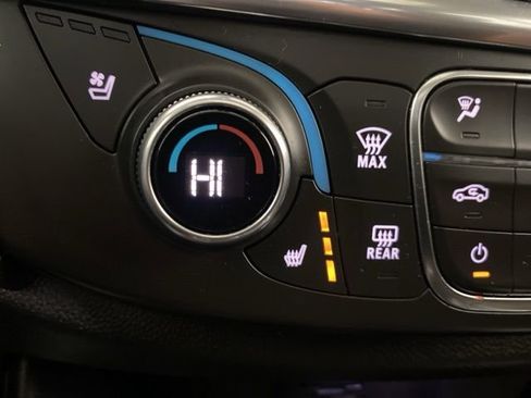 Used 2021 Chevrolet Traverse Premier image 19