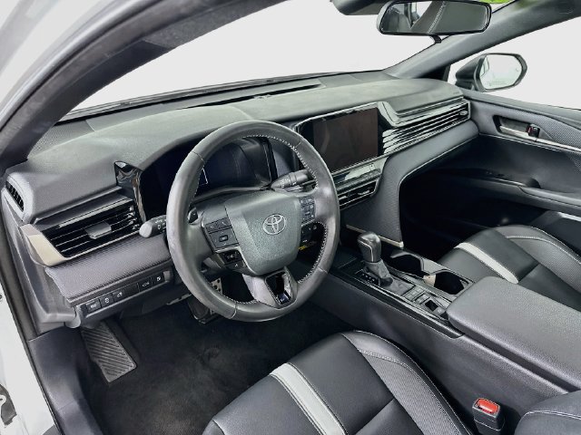Used 2025 Toyota Camry SE FWD image 17