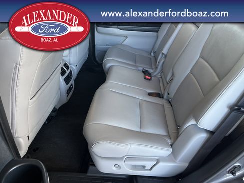 Used 2016 Honda Pilot Touring image 11