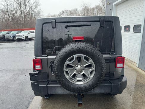 Used 2014 Jeep Wrangler Unlimited Rubicon w/ Connectivity Group image 4