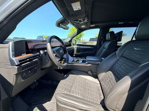 Used 2025 Cadillac Escalade Sport Platinum AWD/4WD image 2