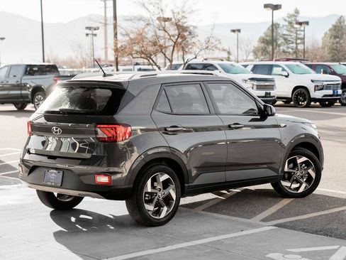 Used 2025 Hyundai Venue SEL image 2