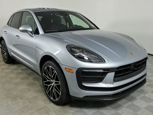 Certified 2025 Porsche Macan image 27