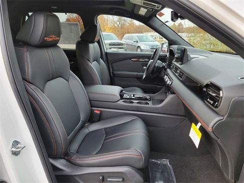 New 2025 Honda Pilot TrailSport image 18