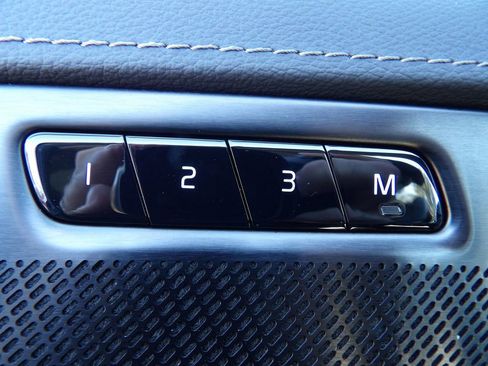 Certified 2025 Volvo XC90 B6 Ultra image 13