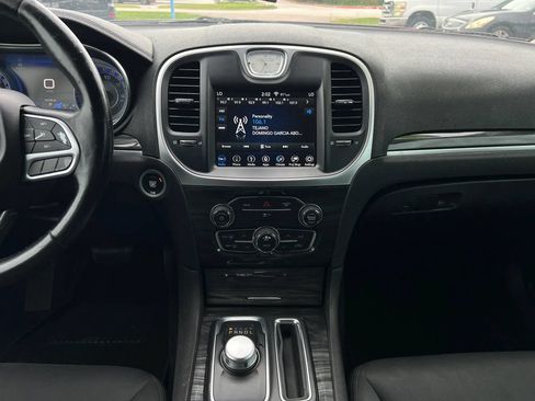 Used 2018 Chrysler 300 Touring w/ Chrome Appearance Package RWD image 19