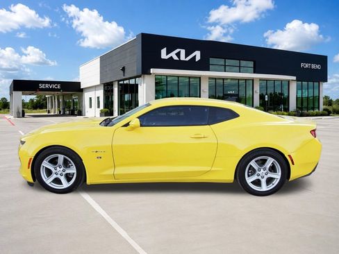 Used 2017 Chevrolet Camaro LT RWD image 8