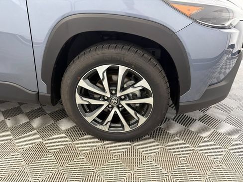 Used 2025 Toyota Corolla Cross XLE FWD image 13
