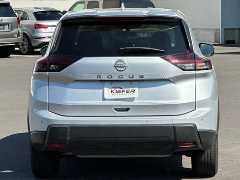Used 2025 Nissan Rogue SV FWD image 5