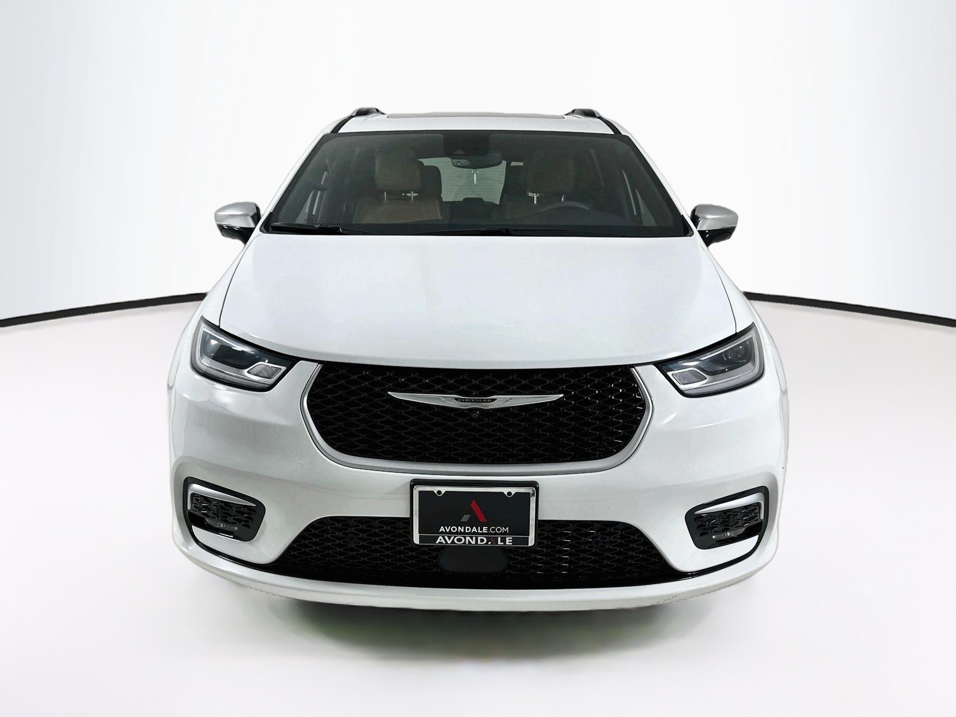 Used 2023 Chrysler Pacifica Pinnacle FWD image 2