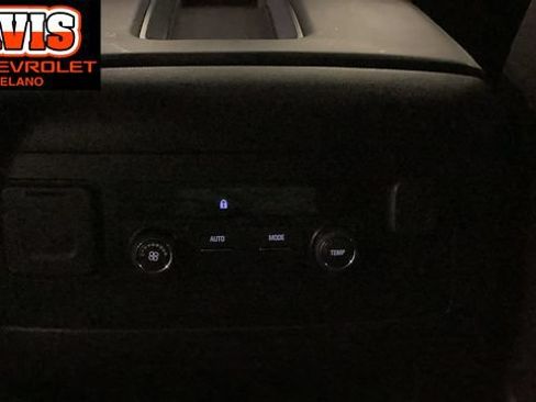 Used 2018 Chevrolet Suburban LT AWD/4WD image 17