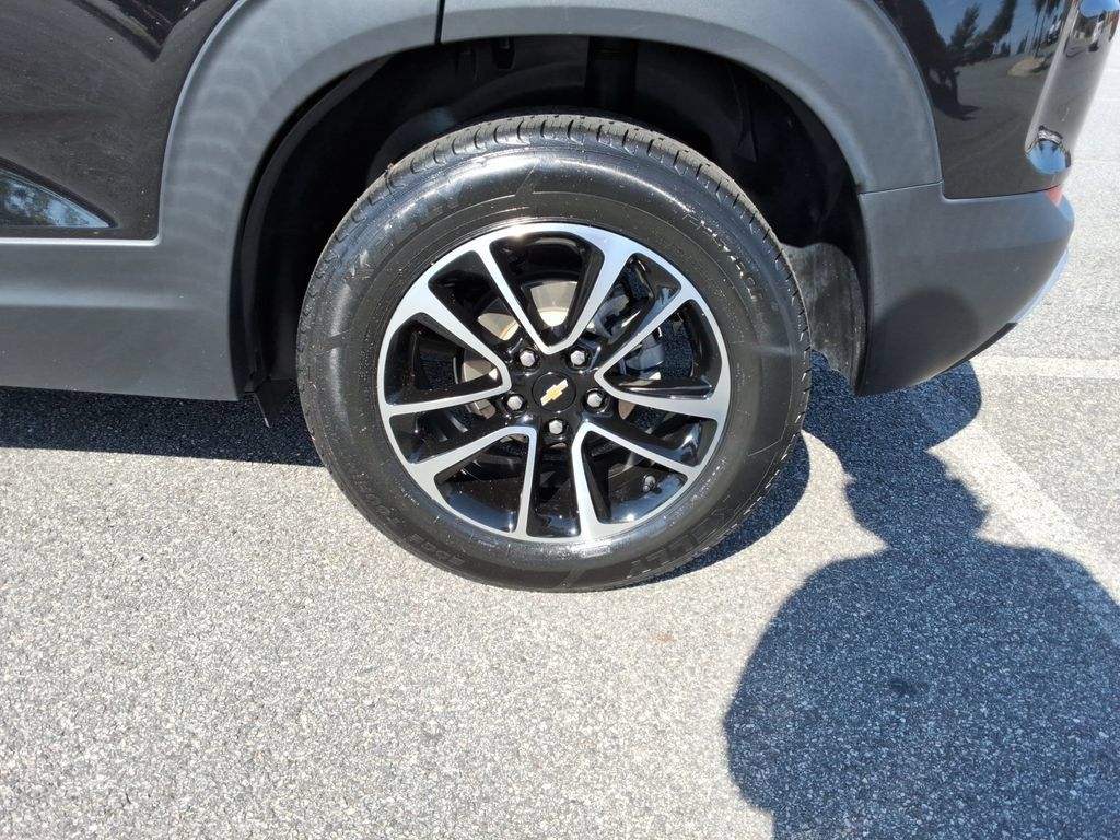Certified 2024 Chevrolet TrailBlazer LT w/ Convenience Package FWD image 11