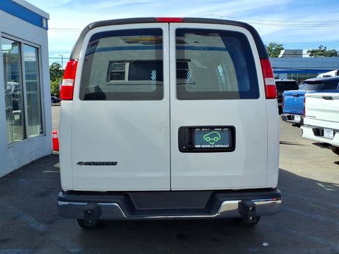 Used 2024 Chevrolet Express 2500 w/ Driver Convenience Package RWD image 5