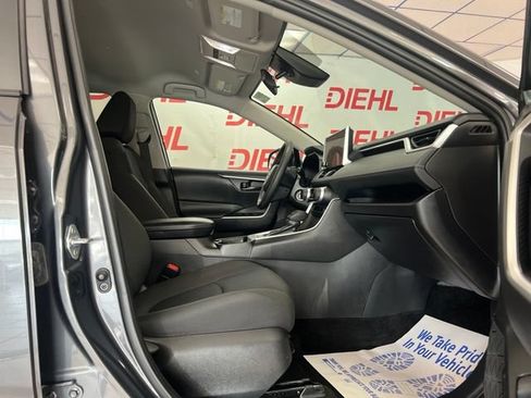Used 2024 Toyota RAV4 LE AWD/4WD image 12