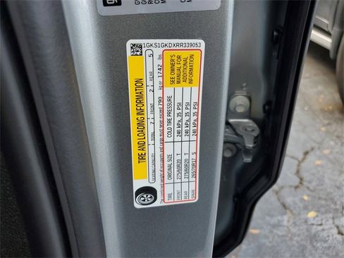 Used 2024 GMC Yukon XL SLT w/ SLT Luxury Package image 31