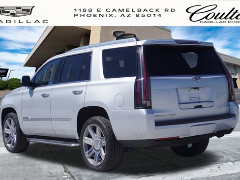 Used 2020 Cadillac Escalade Luxury image 3