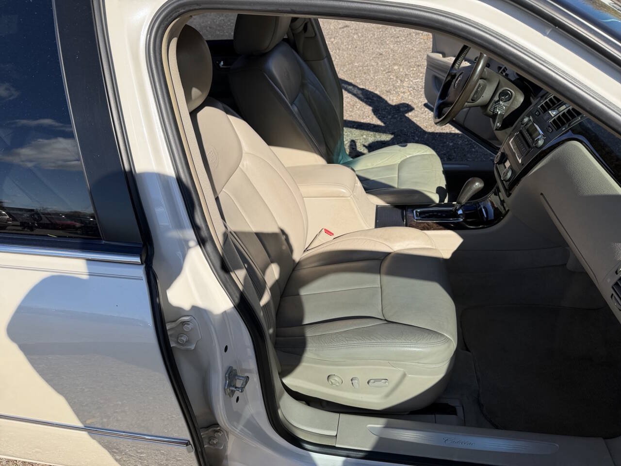 Used 2008 Cadillac DTS FWD image 27