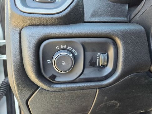 Used 2024 RAM 2500 Tradesman w/ Chrome Appearance Group image 12