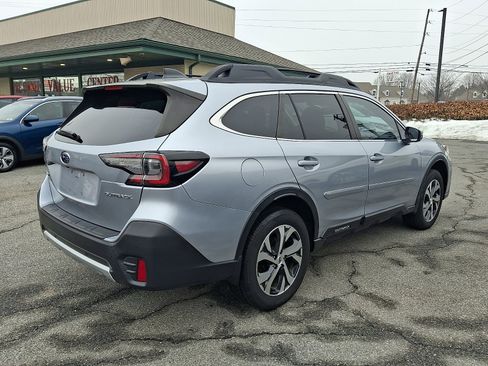 Used 2022 Subaru Outback Limited image 4