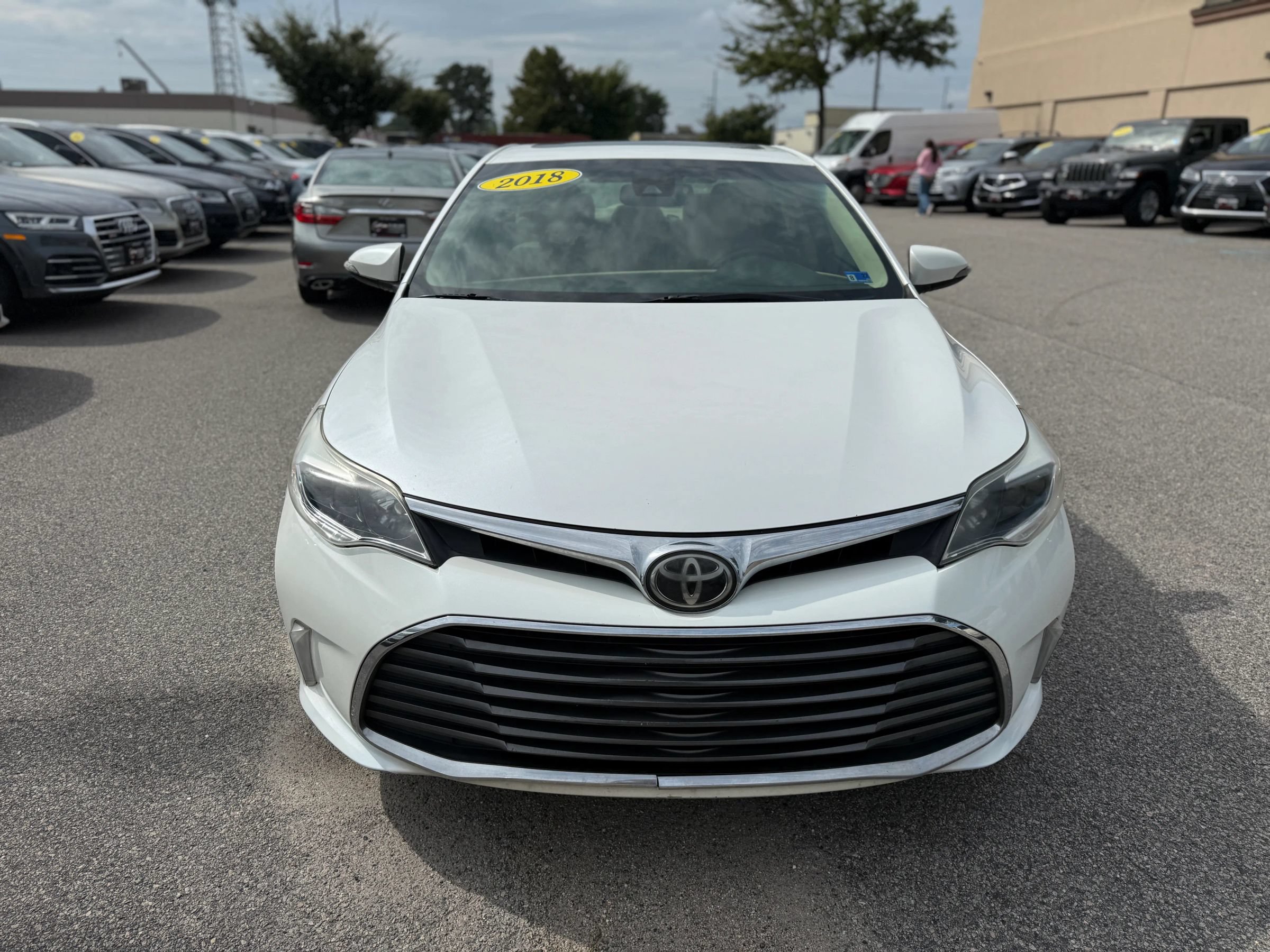 Used 2018 Toyota Avalon XLE Premium FWD image 5