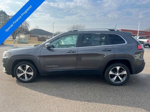 Used 2019 Jeep Cherokee Limited image 3