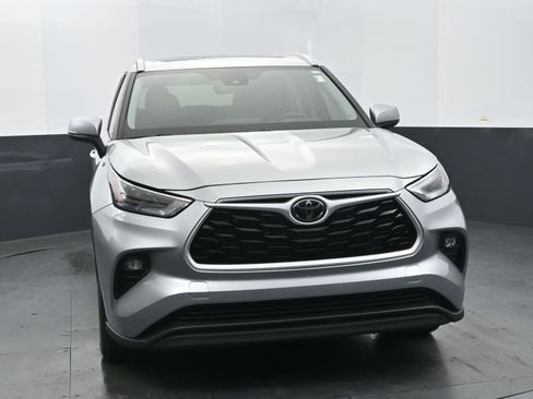 Used 2024 Toyota Highlander XLE image 8