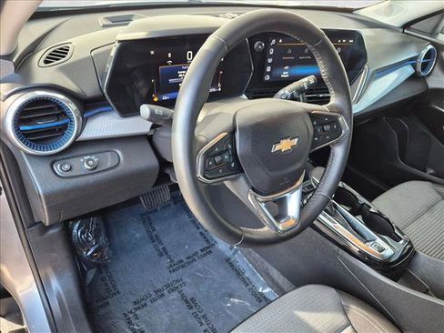 Used 2025 Chevrolet Trax LT w/ Driver Confidence Package FWD image 12