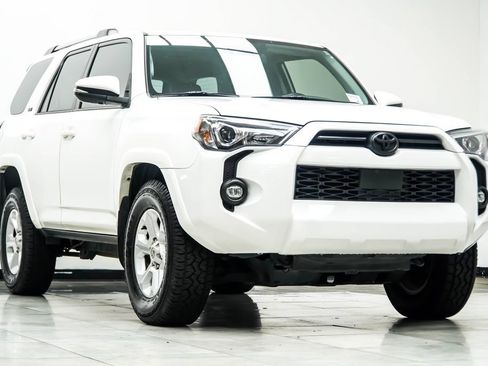 Used 2023 Toyota 4Runner SR5 Premium w/ Moonroof Package RWD image 4