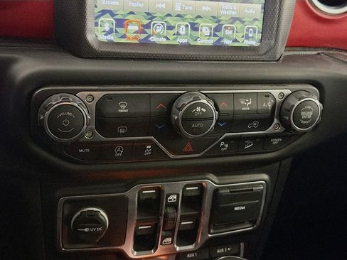 Used 2018 Jeep Wrangler Unlimited Rubicon image 18