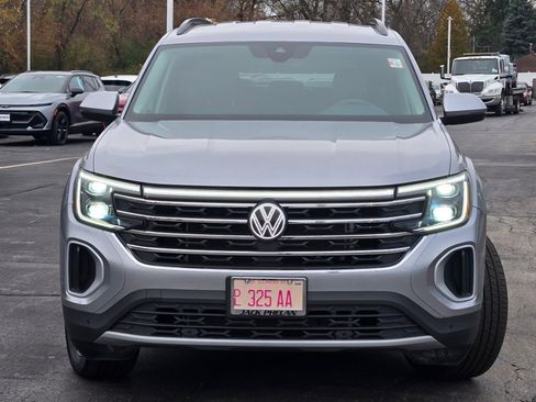 Used 2025 Volkswagen Atlas SE image 3