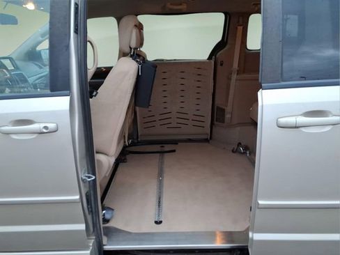 Used 2015 Dodge Grand Caravan SXT w/ UConnect Hands-Free Group image 12