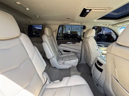 Used 2016 Cadillac Escalade Luxury AWD/4WD image 42